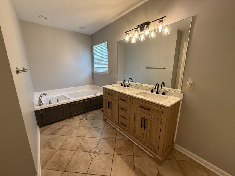 Building Photo - 53 Spring Wind Cir