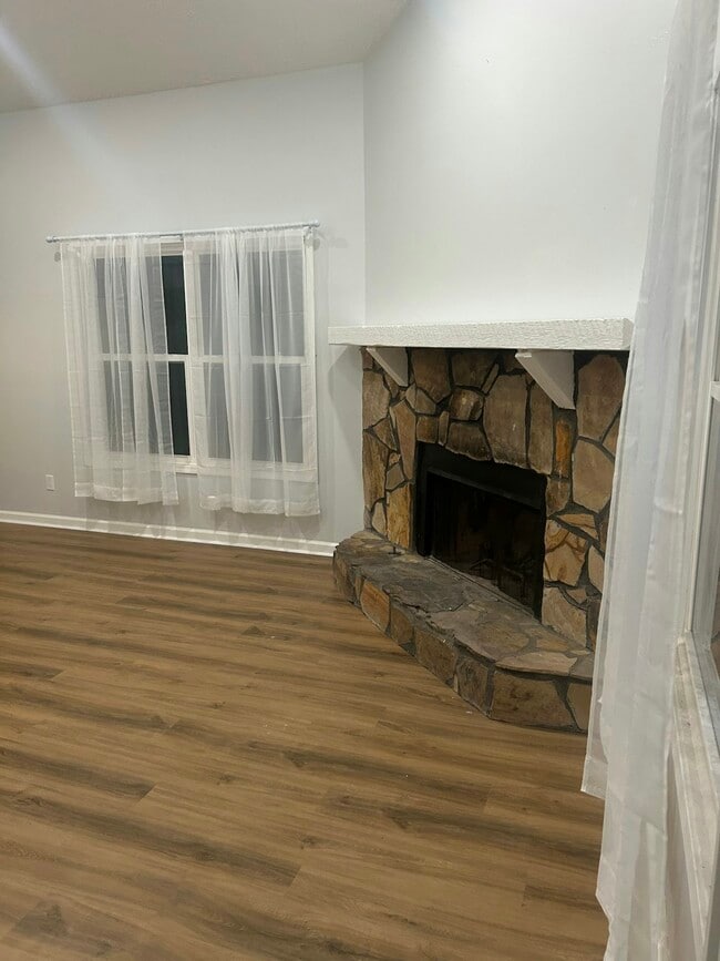 Building Photo - 1230 Hanover Pl