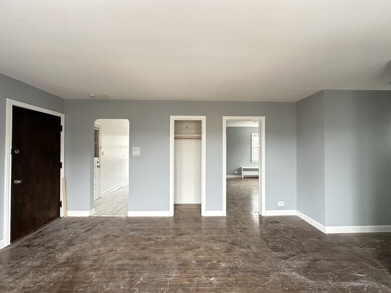 Building Photo - 6721 N California Ave