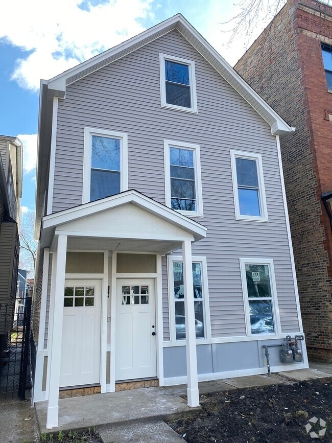 Building Photo - 2725 N Drake Ave