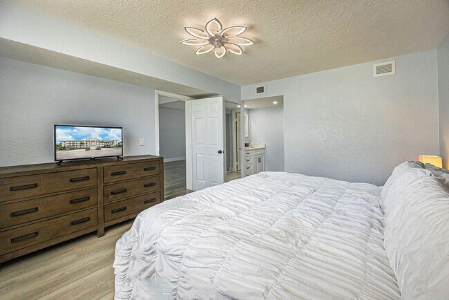 Building Photo - 3630 Whitehall Dr