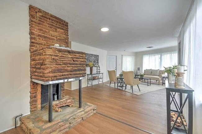 Building Photo - Renovated 3–4 Bedroom Home for Rent | 2,700+ Sq Ft | Bristol TN