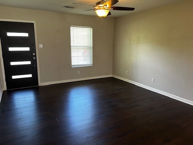 Building Photo - Maryville 37803 - 3 bedroom, 2 bath home -...