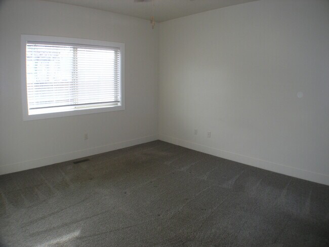 Building Photo - 2537 E Hidden Crk St