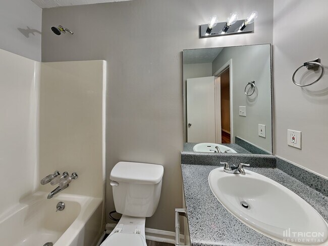 Building Photo - 40 Rosebud Ln