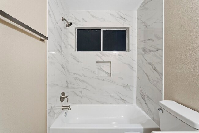 Building Photo - 309 Stratford St