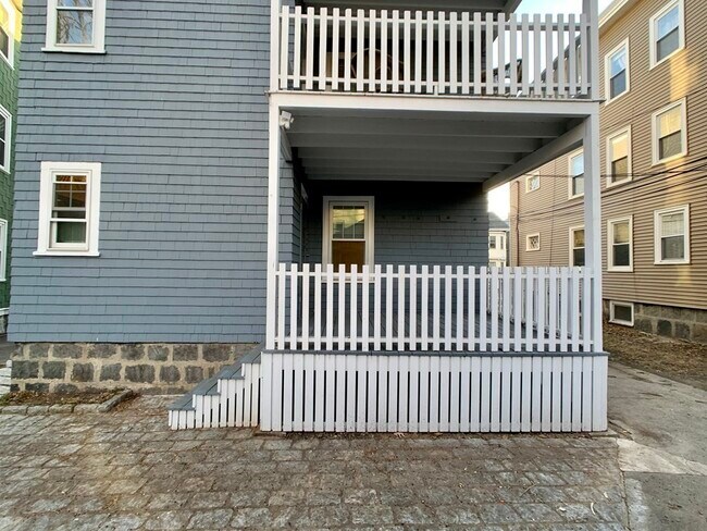 Building Photo - 12 Rosemary St