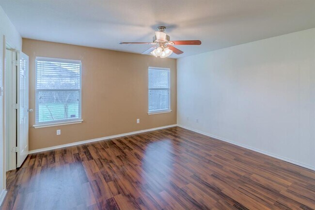 Building Photo - 328 Baldwin St