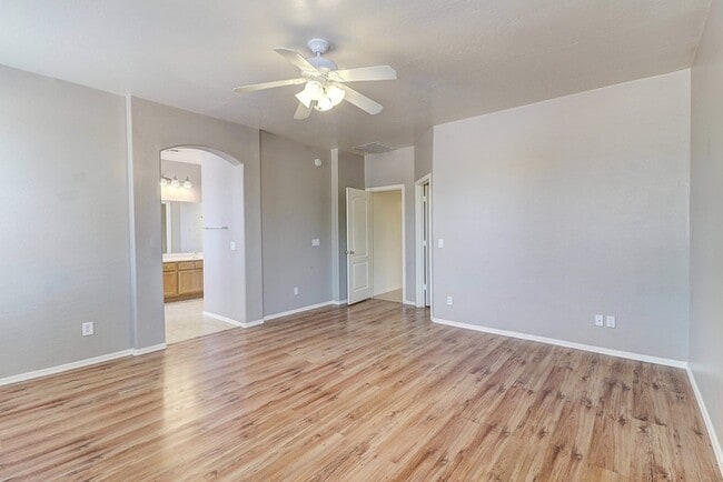 Building Photo - 3050 E Merlot St