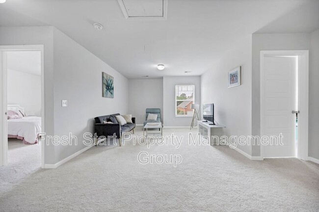 Building Photo - 300 Barony Pl Dr