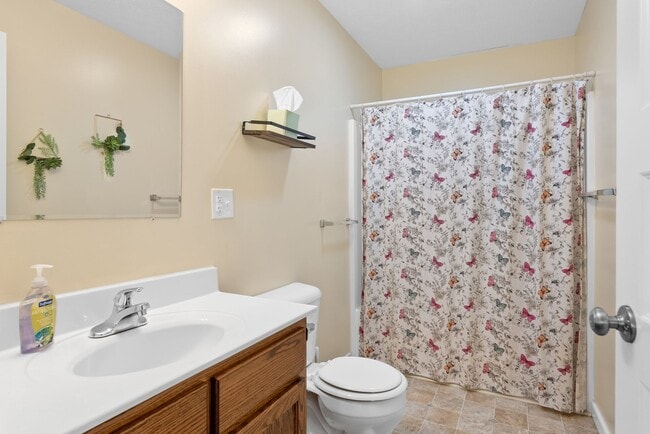 Building Photo - 3-Bedroom in Town of Farmville with One-Le...