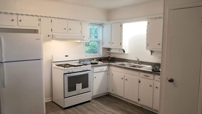 KITCHEN - 4817 Highway Drive