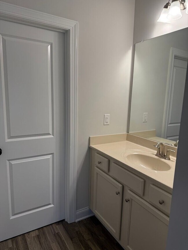 Building Photo - Spacious 5BR House in Buford