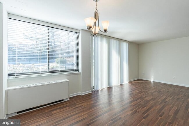 Building Photo - 600 Roosevelt Blvd