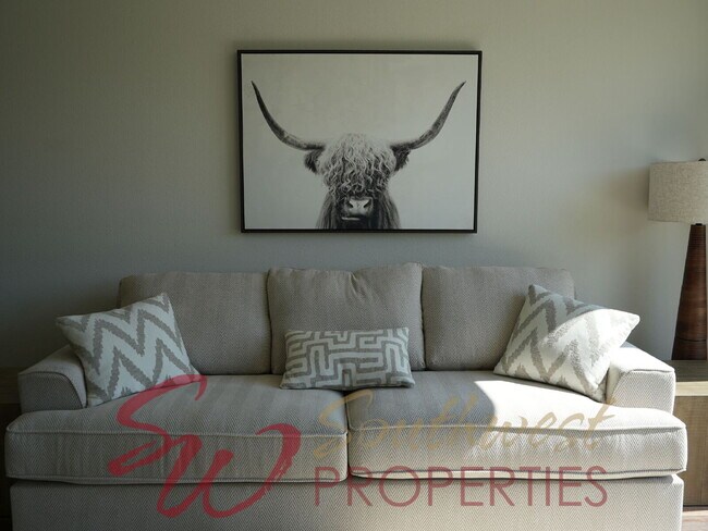 Building Photo - Upgrade your living experience across from campus in this fully furnished 3 bedroom 2.5 bath!