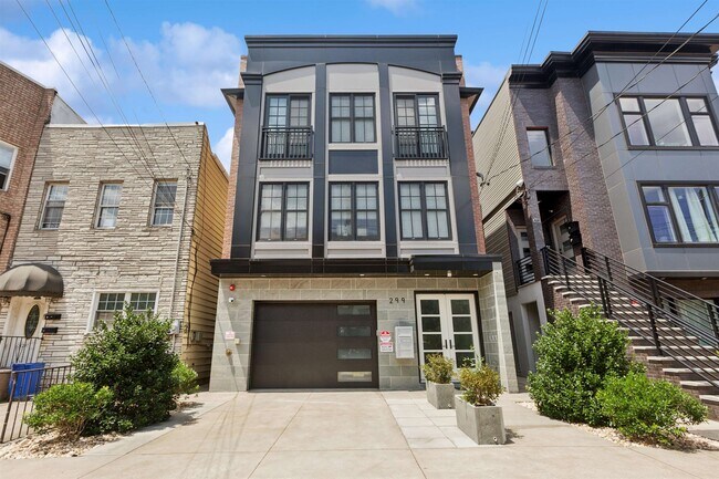 Building Photo - 299 New York Ave