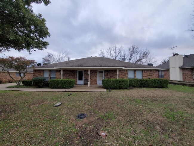 Building Photo - 106 N W Pk Dr