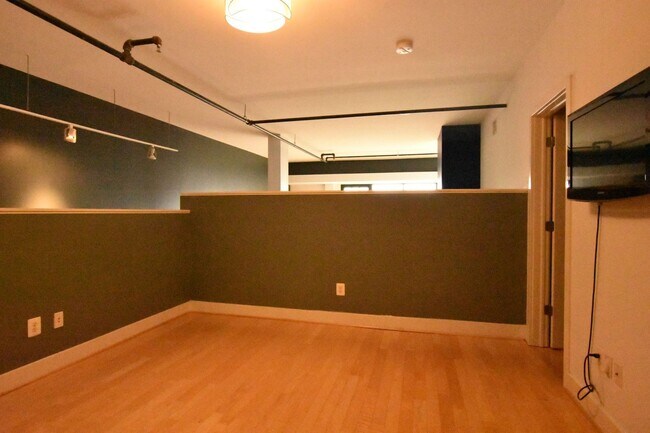 Building Photo - Chic, Contemporary 1 BD 1.5 BA Condo in the Mount Pleasant neighborhood of NW DC!!
