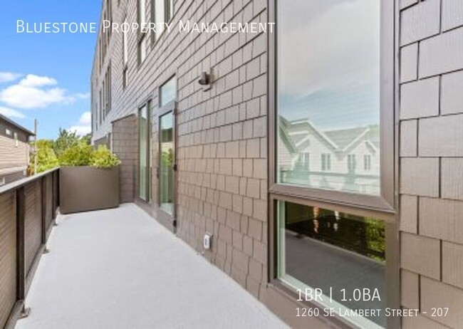 Building Photo - One Bedroom in the Heart of Sellwood Neigh...