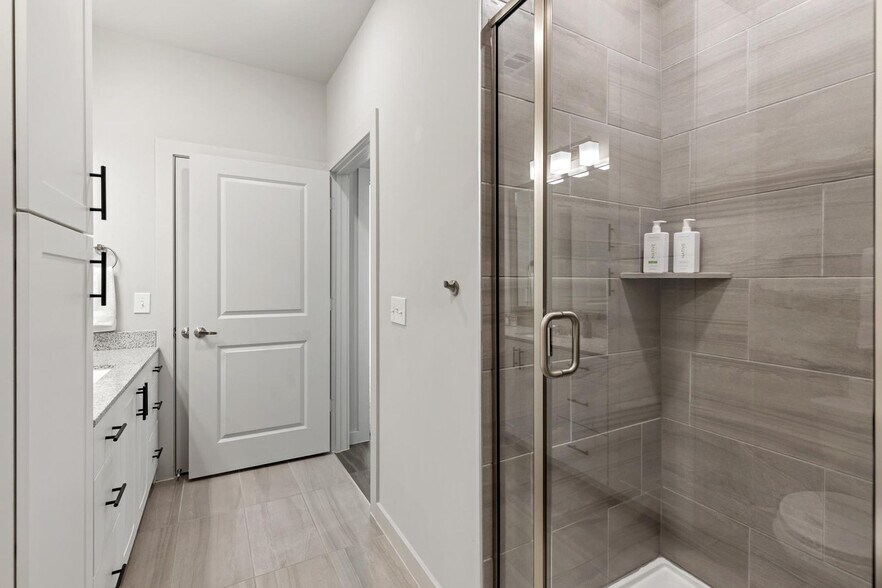 Building Photo - 5820 1/2 Cameron Rd