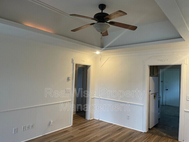 Building Photo - 300 Edwards St