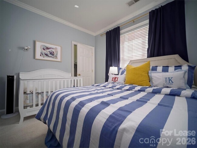 Building Photo - 5609 Fairview Rd