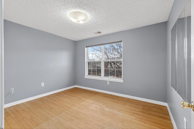 Building Photo - 144 Cherry St