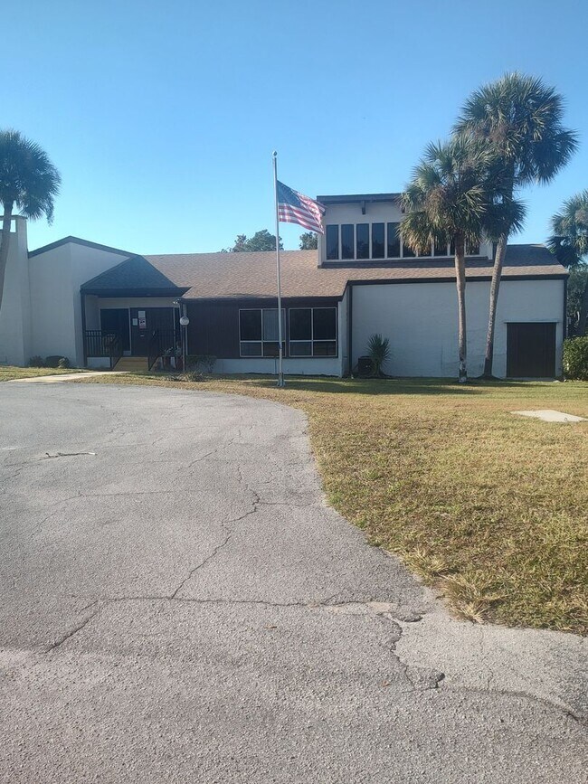 Building Photo - 12201 Sandalwood Dr