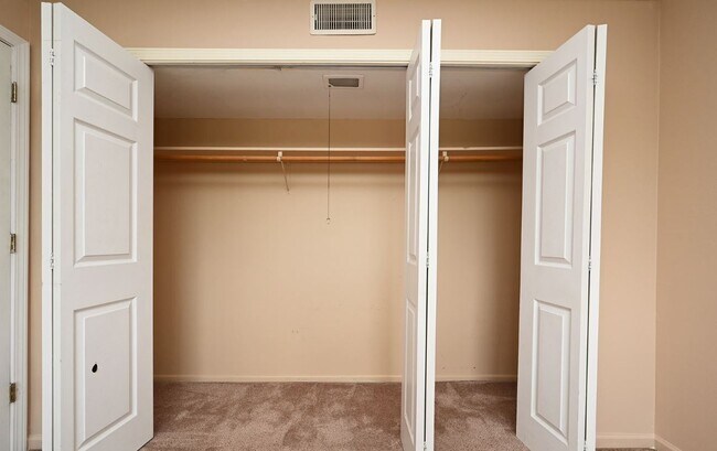 Building Photo - 675 Grove Terrace