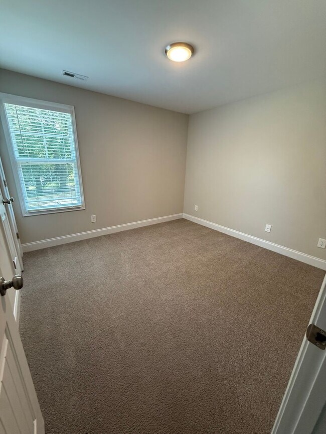 Building Photo - Beautiful 4-Bedroom House