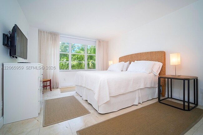 Building Photo - 5161 Collins Ave