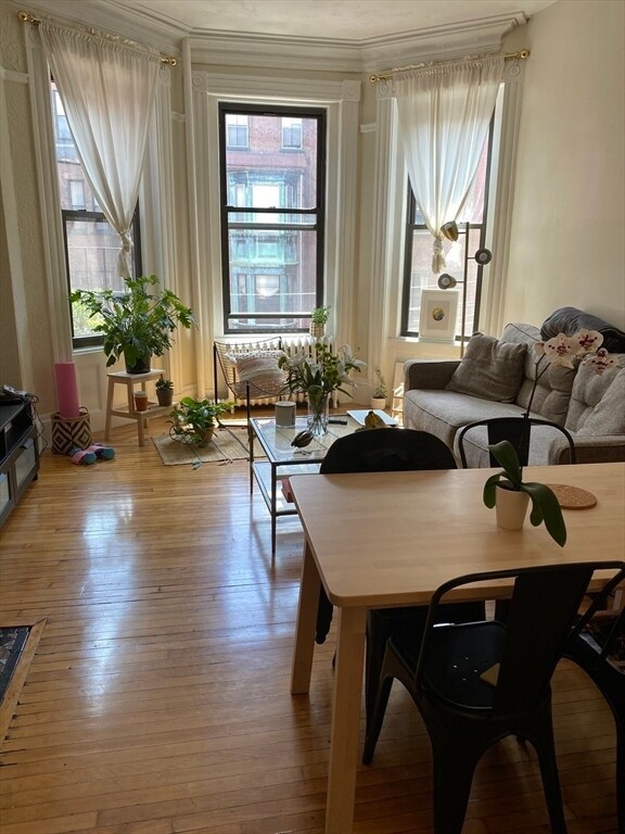 Building Photo - 394 Marlborough St