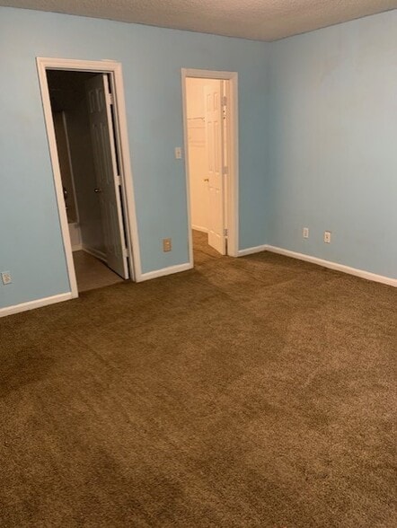 Master Bedroom and closet - 10 Daveitta Dr