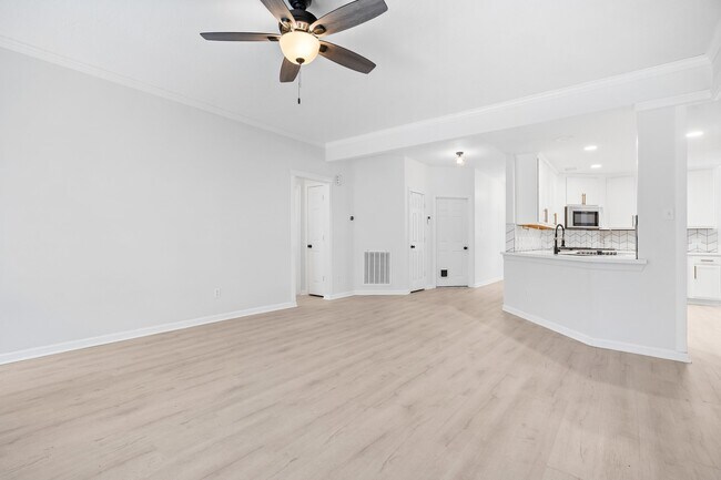 Building Photo - 23 Teakwood Pl