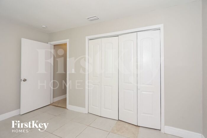 Building Photo - 4582 Brook Dr
