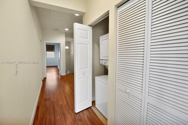 Building Photo - 1032 SW 147th Ave