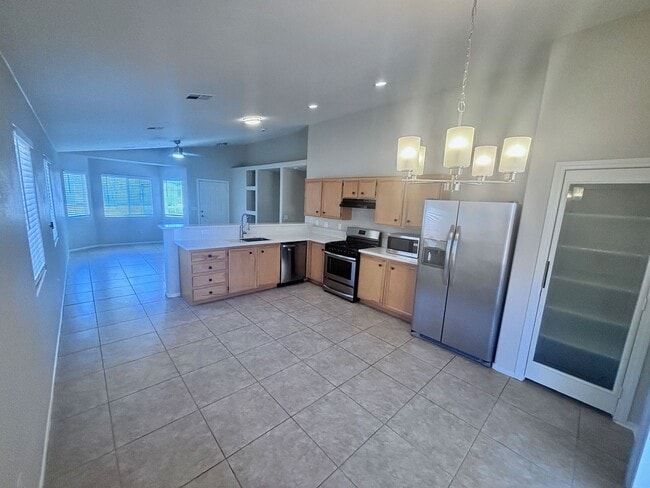Building Photo - GREAT SINGLE STORY WITH 3 BEDS & 2 BATHS IN GATED COMMUNITY!