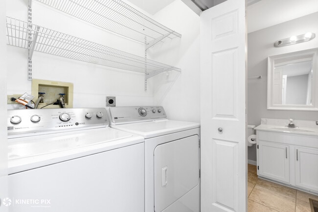 Building Photo - 313 Cromwell Ct