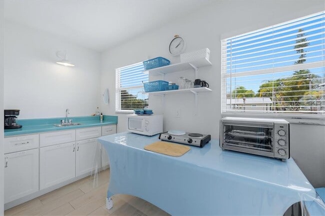 Building Photo - 723 S Brink Ave