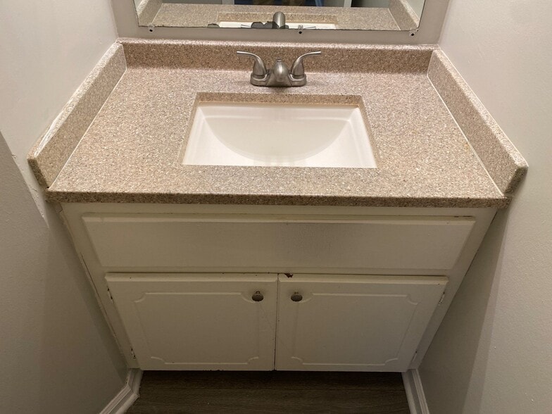 Building Photo - 75 Rushwood Dr