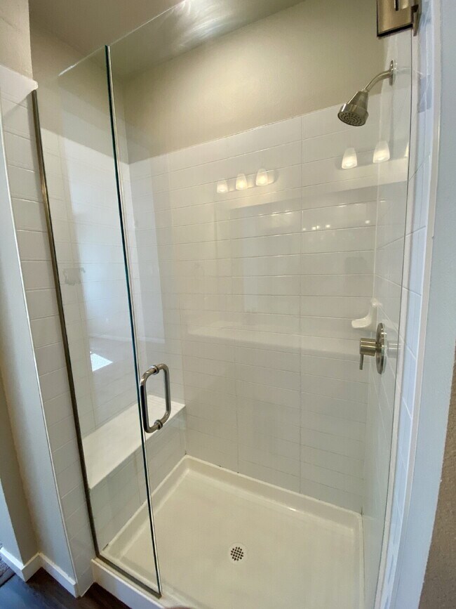 Building Photo - Don’t Miss Out on this 2 Bed/2 Bed in Litt...