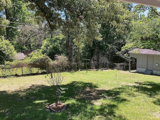Building Photo - Peaceful home in Forest Acres!