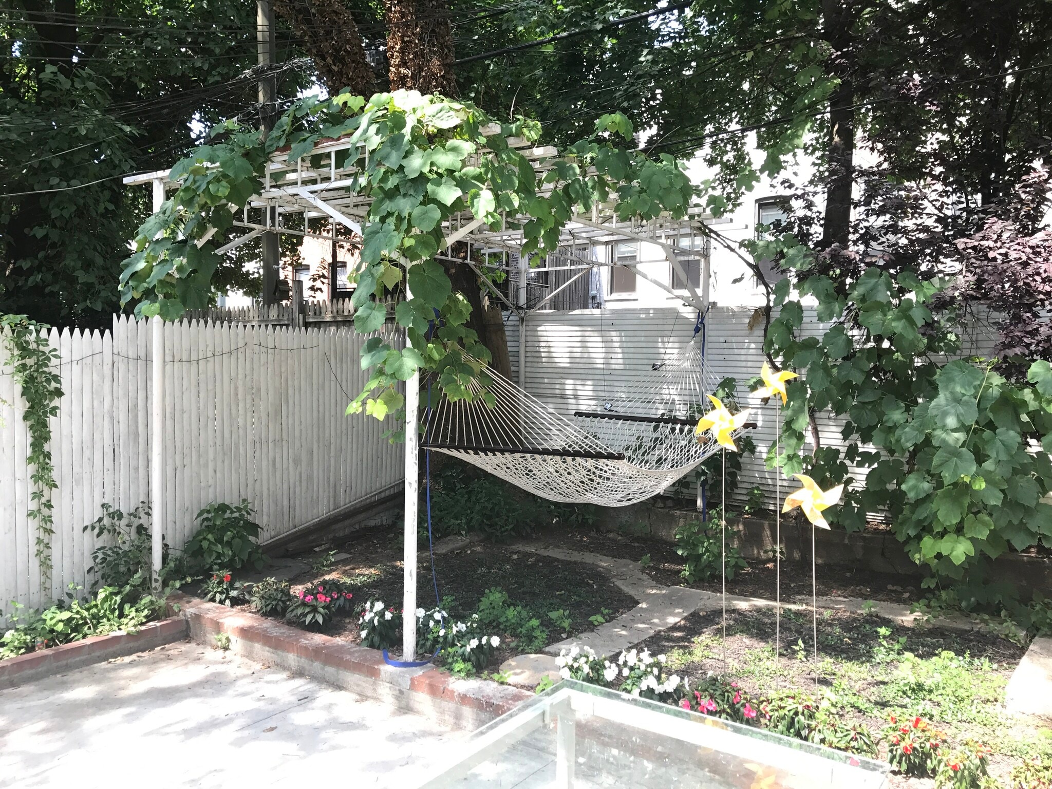 Private Garden - 451 51st St