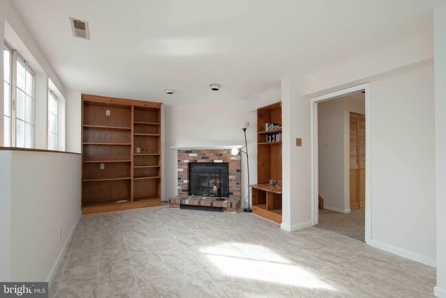 Building Photo - 5241 Pleasure Cove Court