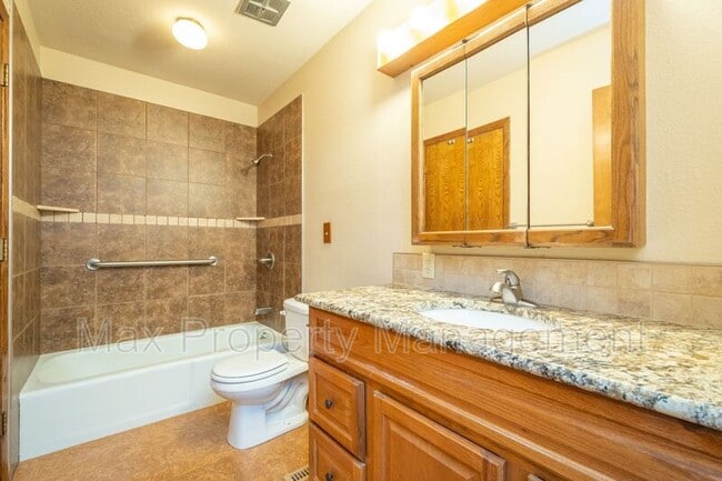 Building Photo - 5315 Merced St