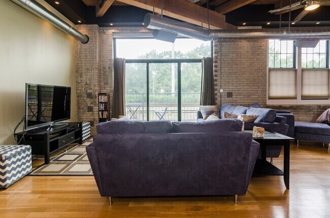 Building Photo - 43 Charlton St