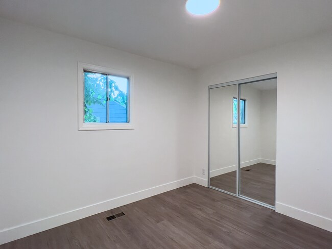 Building Photo - Charming Renovated Ranch 3 Bed + 2 Bath House! Washer & Dryer! Located in Portland's SE Brooklyn ...