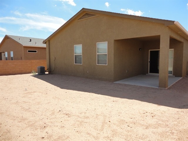 Building Photo - 2712 Moon Glow Dr NE