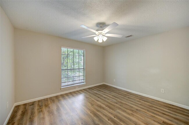 Building Photo - 4927 Kenlake Grove Dr