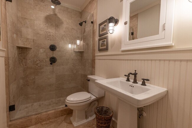 Building Photo - NOW SHOWING!  Stunning top-floor condo  #3...